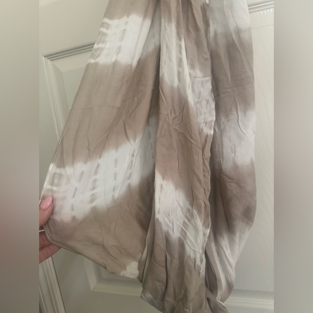 Circular Scarf​​​ - Picture 2 of 3